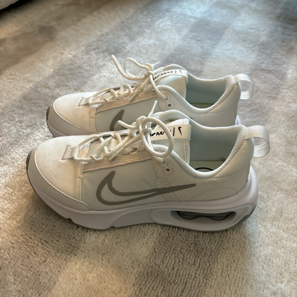 Nike Air Max INTRLK woman’s shoe
